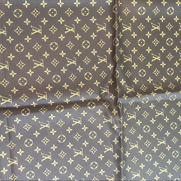Louis Vuitton Monogram Brown Trunks Silk Square Scarf new without tags! - Picture 9 of 15